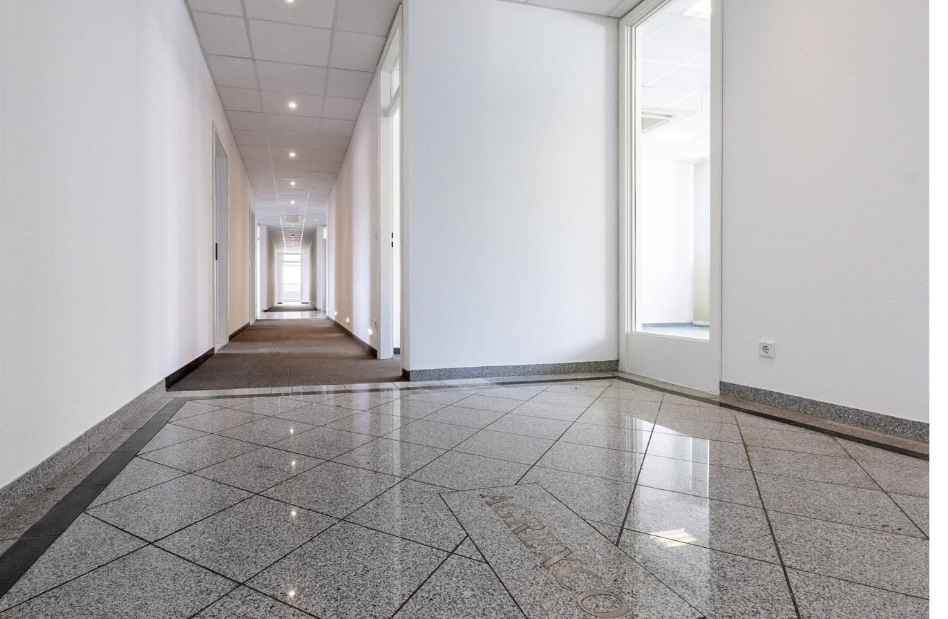 Eingangsbereich der Etage mit Natursteinboden